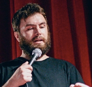 Al Cap10100, spazio alla stand up comedy: sul palco Victor Patrascan e Il Solito Dandy Al Cap10100, spazio alla stand up comedy: sul palco Victor Patrascan e Il Solito Dandy