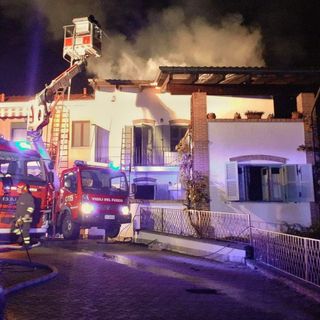Incendio distrugge un'abitazione a Pecetto Torinese: inagibile l'edificio, ma nessun ferito