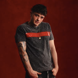 Olly fa il sold out a Venaria: "Quando scrivo penso al momento magico in cui canto con il pubblico" Olly fa il sold out a Venaria: "Quando scrivo penso al momento magico in cui canto con il pubblico"