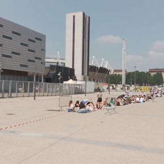 Pinguini Tattici Nucleari: i fan in attesa al Grande Torino per il loro Stadi Tour 2023