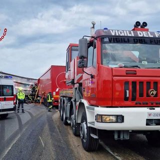 Maxi incidente sull'autostrada A4 in direzione Milano: coinvolti tre mezzi pesanti