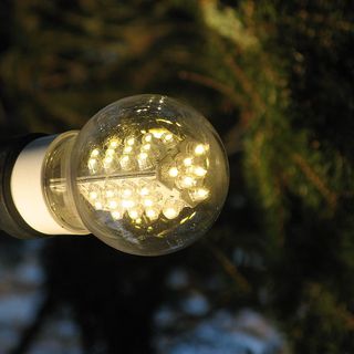 Lievitano ancora i costi di luce e gas. Come limitare i consumi?