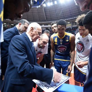 Basket, la Fiat Torino riprende gli allenamenti di squadra con coach Larry Brown