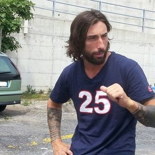 Latitante si fa un selfie con &quot;Abbombazza&quot; Brumotti: la polizia lo riconosce e lo arresta