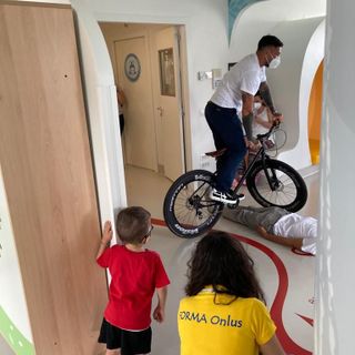 Brumotti in bicicletta
