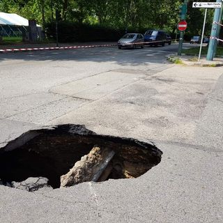 Torino, si apre una voragine su corso Appio Claudio