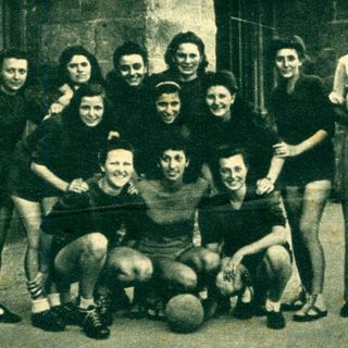 calciatrici d'epoca e cover di azzurre
