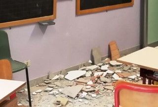 crollo di calcinacci in un istituto - foto di repertorio