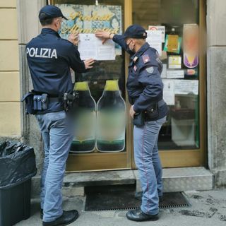 Negozio in via Camerana