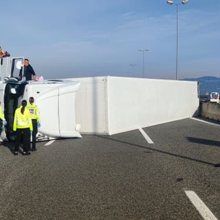 camion ribaltato