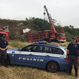 Mezzo pesante si ribalta nel grossetano, morti 30 vitelli: alla guida autista di Cavour