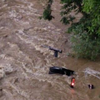 Moncalieri, tragedia sfiorata. Camioncino finisce nel Po in piena Moncalieri, tragedia sfiorata. Camioncino finisce nel Po in piena