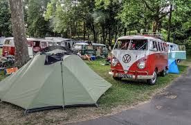 Questa estate perché non andare alla riscoperta delle vacanze in campeggio?