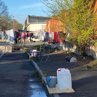 Campeggio abusivo di nomadi in via Monteverdi, multe da 5 mila euro