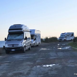 Auto in viaggio e assalto ai treni dei lombardi e piemontesi per raggiungere la Liguria, nonostante le restrizioni