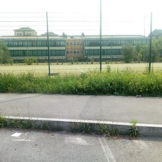 Degrado ai campi da calcetto di via Sansovino: “Vanno ristrutturati e messi a disposizione dei cittadini”
