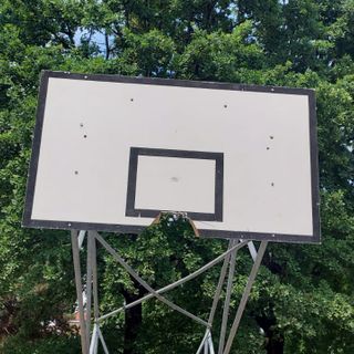 Basket? Non per tutti: I canestri di via Pianezza cadono a pezzi