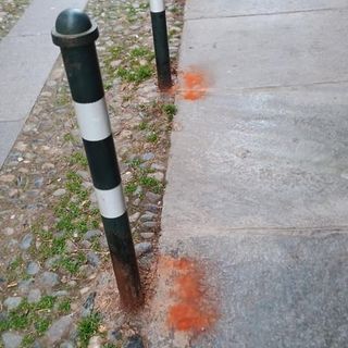 Campidoglio, marciapiedi cosparsi di peperoncino contro i “bisogni” canini
