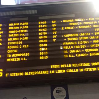 tabelloni con orari a Porta Nuova