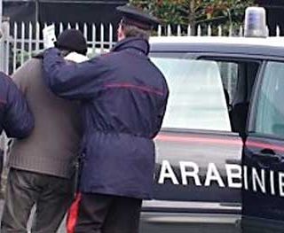 Evade dai domiciliari per andare a giocare a calcio: arrestato