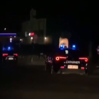 Far west in via Chambery: spari contro un'auto, una persone ferita