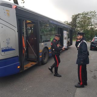 Sicurezza sui mezzi pubblici, controlli dei carabinieri: a Collegno 45 persone scoperte senza biglietto