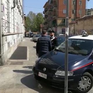 Sequestrano e rapinano il custode dell'Elementare di via Buniva, la moglie scappa e dà l'allarme: arrestati