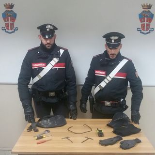 Rivarolo, svaligiano un appartamento e fuggono a bordo di una vettura rubata. Arrestato 23enne albanese (VIDEO)