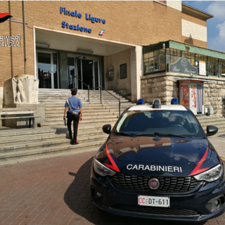 Rapinano il portafogli a un giovane turista: tre giovani di Leinì individuati dai carabinieri di Finale Ligure