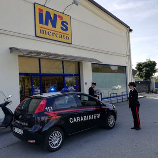 Carabiniere fuori servizio riconosce e fa arrestare l'autore di una rapina a Rivarolo