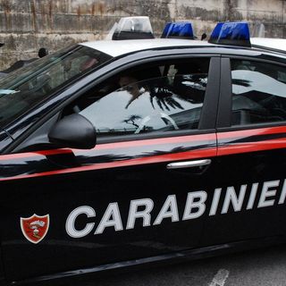 Pusher tenta di fuggire prendendo l'autobus: lo fermano i carabinieri