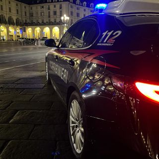 Baby gang prende a calci e pugni un 20enne per rubargli il cellulare