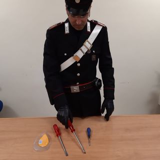 Tentano di entrare in un condominio di Pinerolo: due donne arrestate