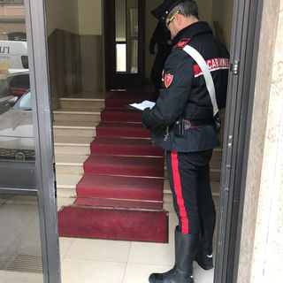 Allontanato dalla casa della compagna per maltrattamenti, viola la misura del gip: arrestato