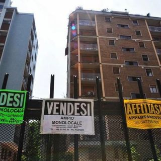 cartelli con case in vendita