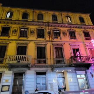 Storia, curiosità e leggende legate a questo edificio sito in via Principe Tommaso
