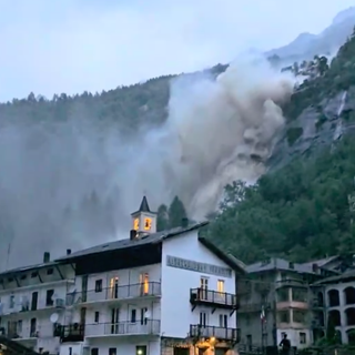 La 'cascata' d'acqua sopra l'abitato di Noasca