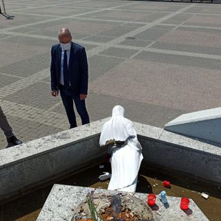 Collegno, danneggiata la statua della Madonna dei Poveri