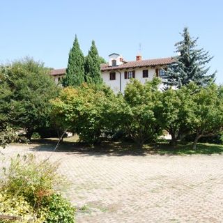 Cascina immersa nel verde