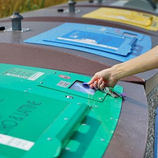 Amiat raccomanda il corretto smaltimento di guanti e mascherine