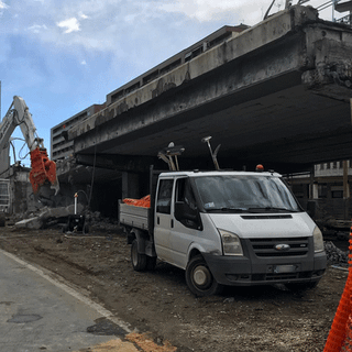 Cavalcavia di corso Grosseto, iniziati i lavori per l’abbattimento dell’ultimo pezzo: cambia la viabilità