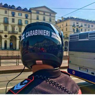 Ruba il portafoglio a un anziano sul bus 33: arrestato dai carabinieri