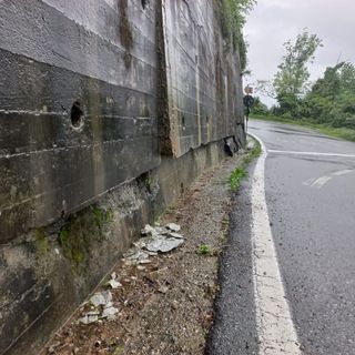 Per il cedimento di un muro chiuse la Sp 73 della Serra e la Sp 74 di Chiaverano