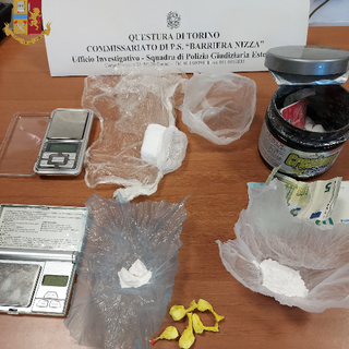 cellulari e droga recuperati da Polizia