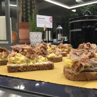 Anatra, patate caramellate e verza, ma anche sua maestà il salmone: ecco cosa c'è da sapere sulla cena danese del Mortensaften, a Torino il 15 novembre