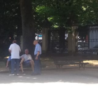 Merende a Mirafiori, balli (in ritardo) a Santa Rita e bocce a Cavoretto: l'estate degli anziani in città