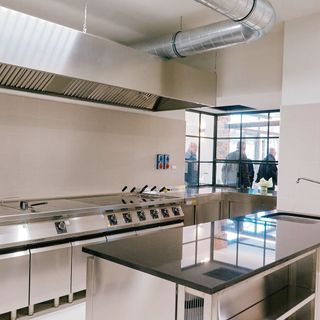 sala ristrutturata per ristorante