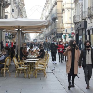vie del centro affollate