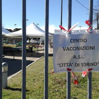 Il centro vaccinale di via Artom, aperto e subito chiuso in via precauzionale