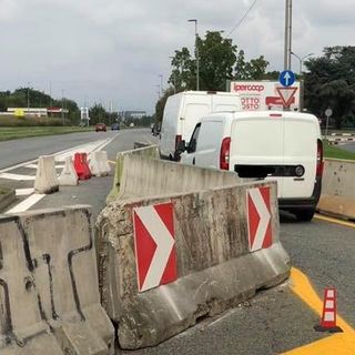 Chicane in Corso Sacco e Vanzetti, il Comune: “Necessarie per bloccare i mezzi pesanti”